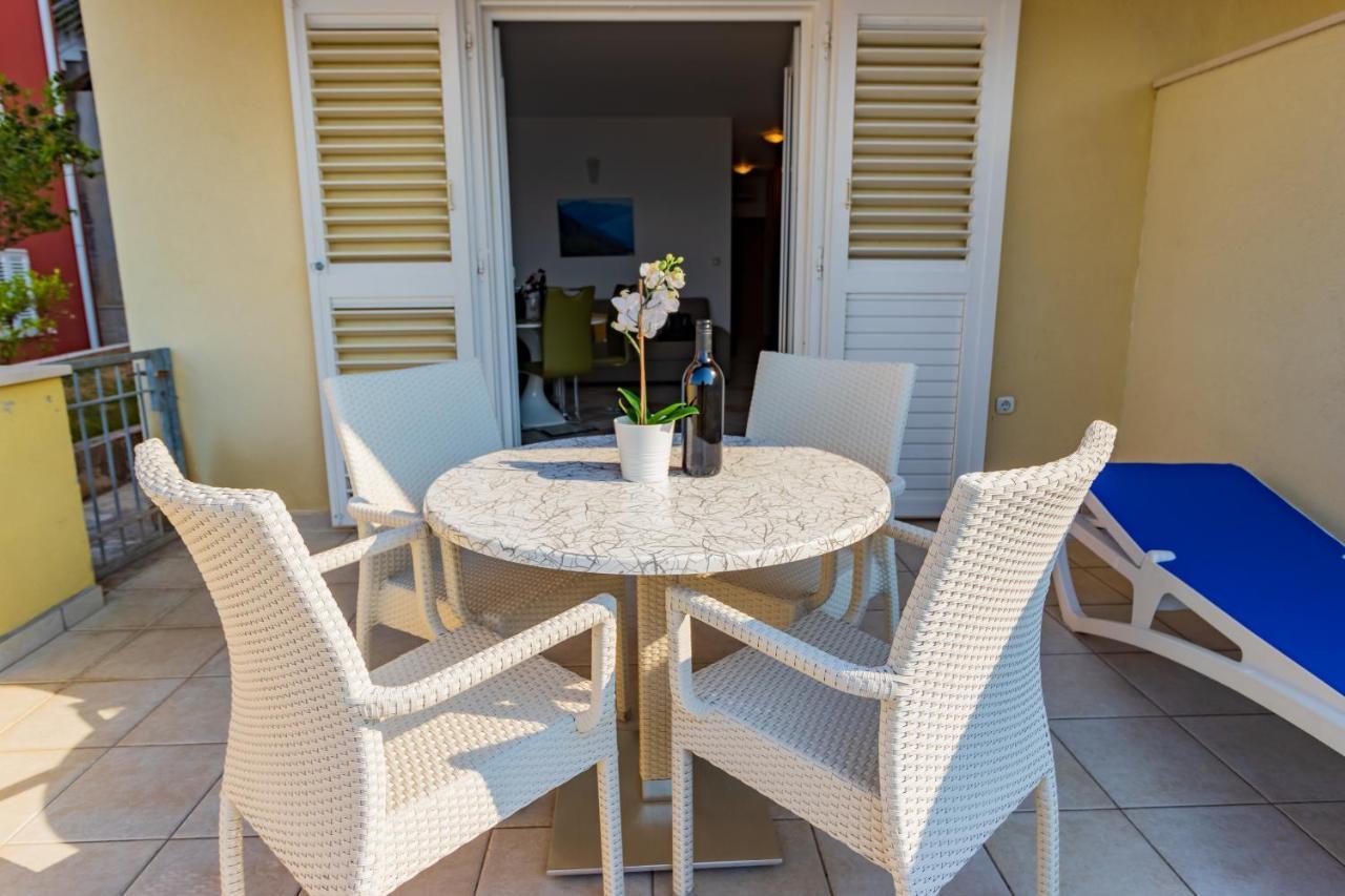 Luxury Apartments Villa Ruzmarina With New Heated Infinity Pool And Lounge Area Marusici  Exterior foto