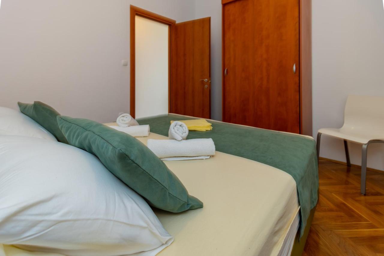 Luxury Apartments Villa Ruzmarina With New Heated Infinity Pool And Lounge Area Marusici  Exterior foto