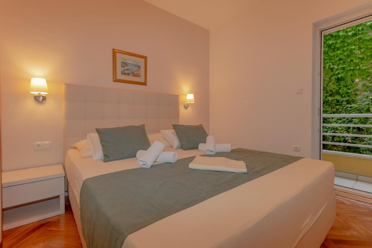 Luxury Apartments Villa Ruzmarina With New Heated Infinity Pool And Lounge Area Marusici  Exterior foto