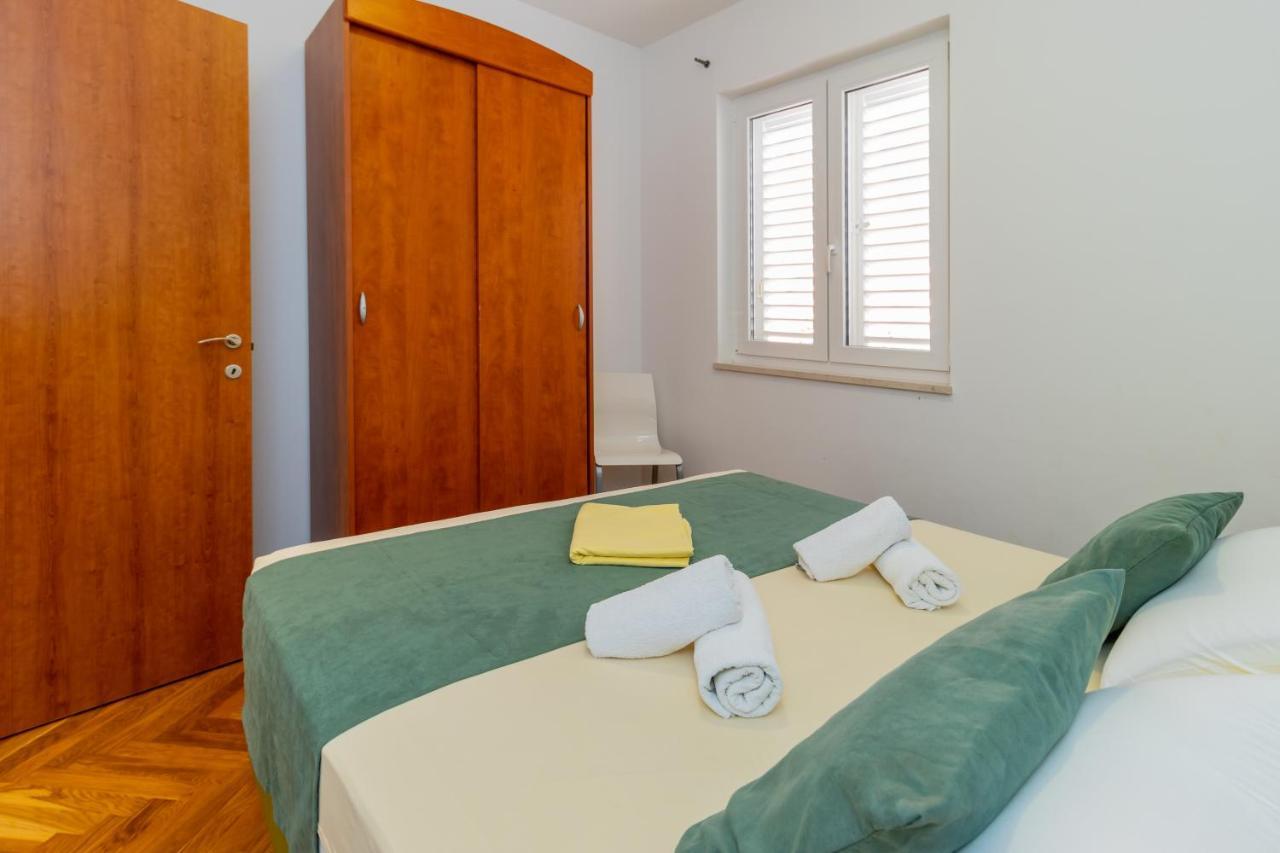 Luxury Apartments Villa Ruzmarina With New Heated Infinity Pool And Lounge Area Marusici  Exterior foto